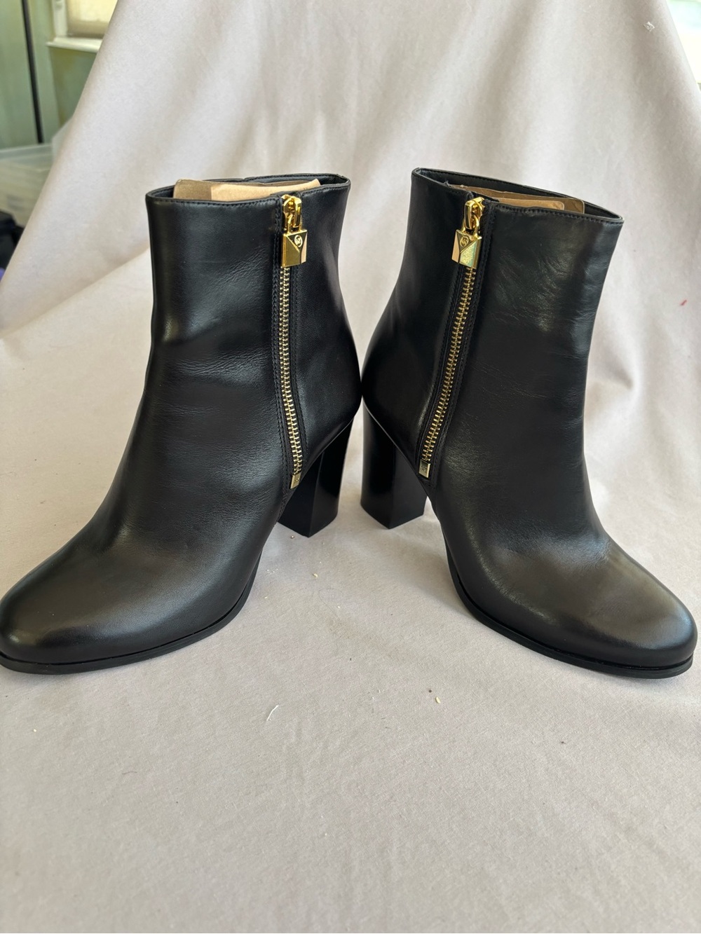 Classic Black Leather Ankle Boots with Gold Zip 7 MICHAEL KORS